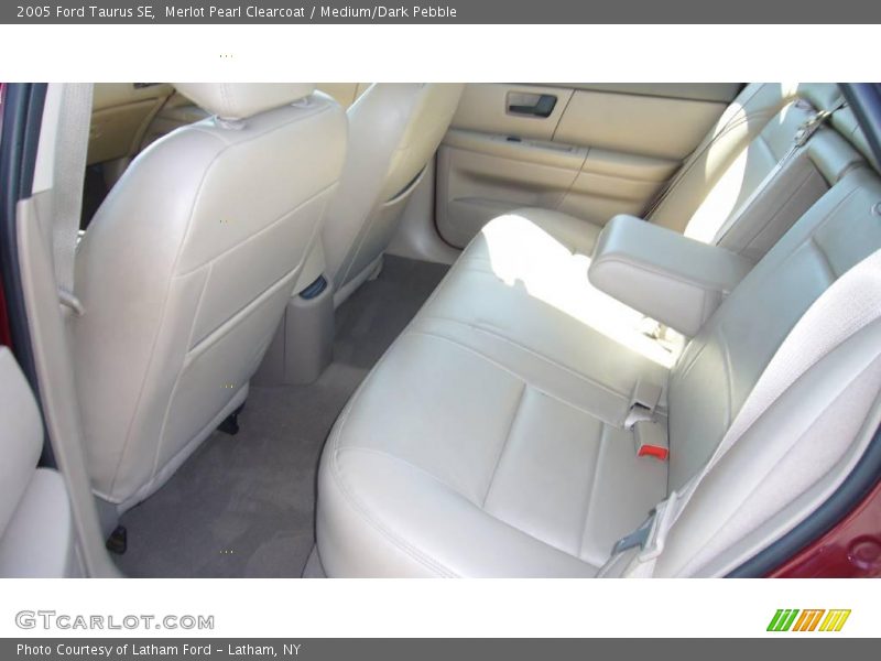 Merlot Pearl Clearcoat / Medium/Dark Pebble 2005 Ford Taurus SE