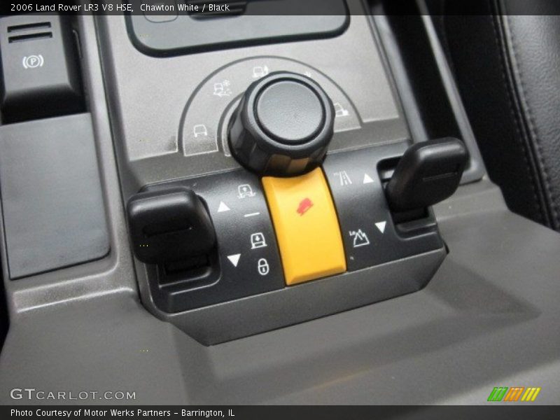 Chawton White / Black 2006 Land Rover LR3 V8 HSE