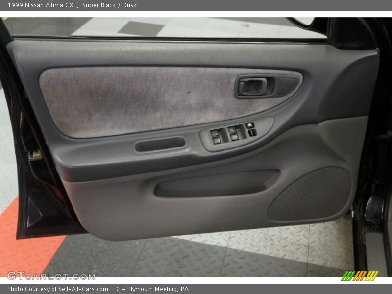 Super Black / Dusk 1999 Nissan Altima GXE