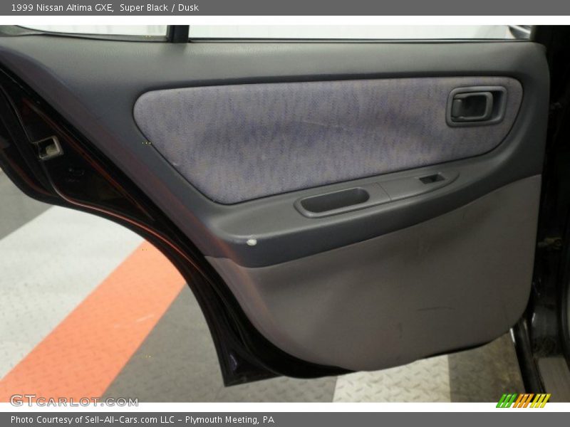 Super Black / Dusk 1999 Nissan Altima GXE