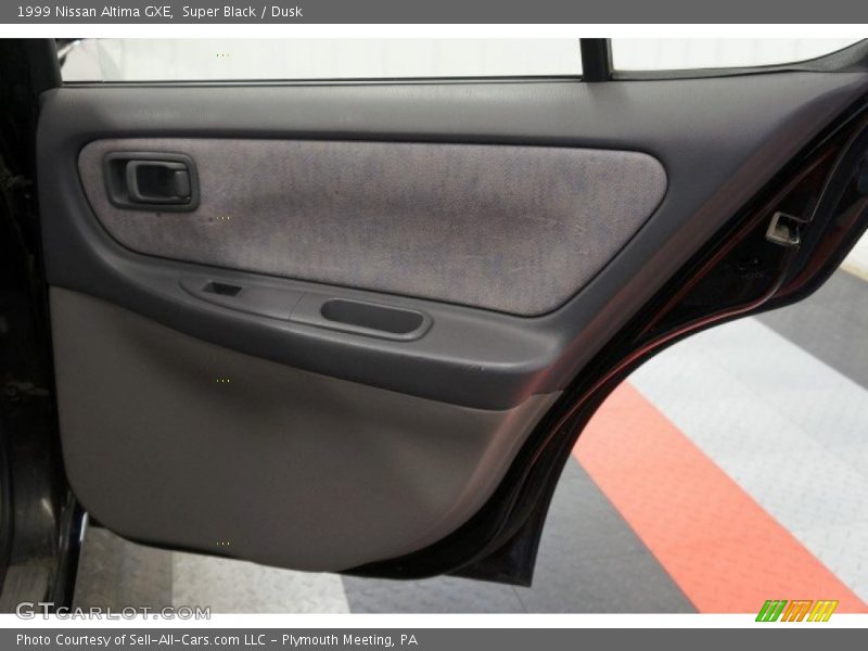 Super Black / Dusk 1999 Nissan Altima GXE