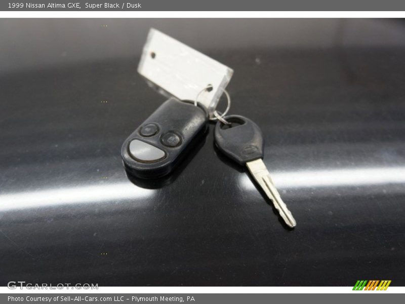 Super Black / Dusk 1999 Nissan Altima GXE