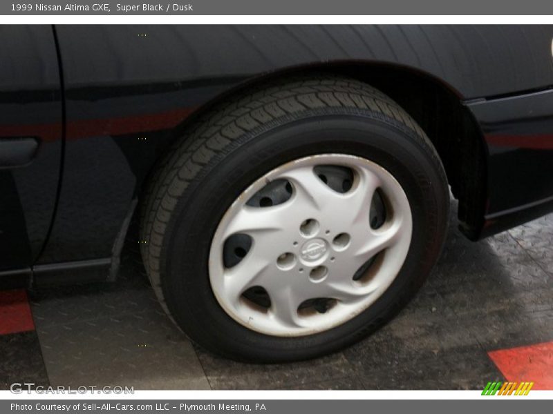 Super Black / Dusk 1999 Nissan Altima GXE