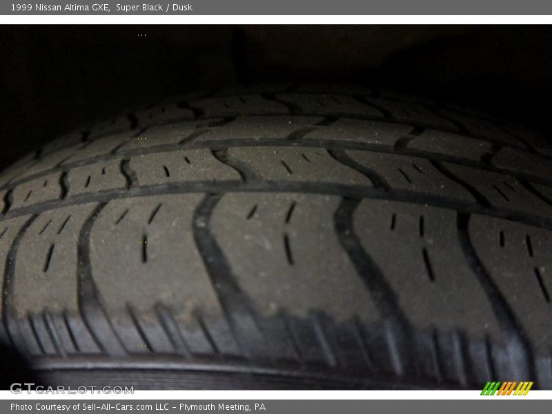 Super Black / Dusk 1999 Nissan Altima GXE