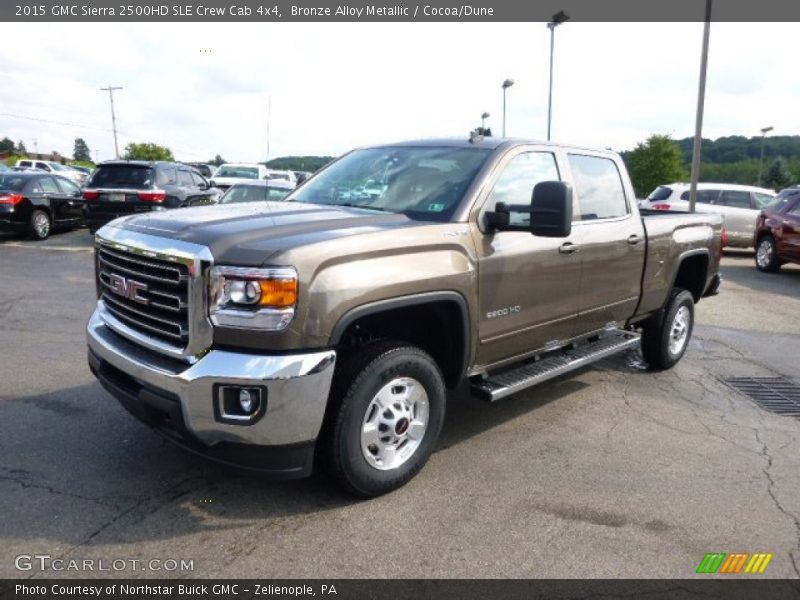 Front 3/4 View of 2015 Sierra 2500HD SLE Crew Cab 4x4