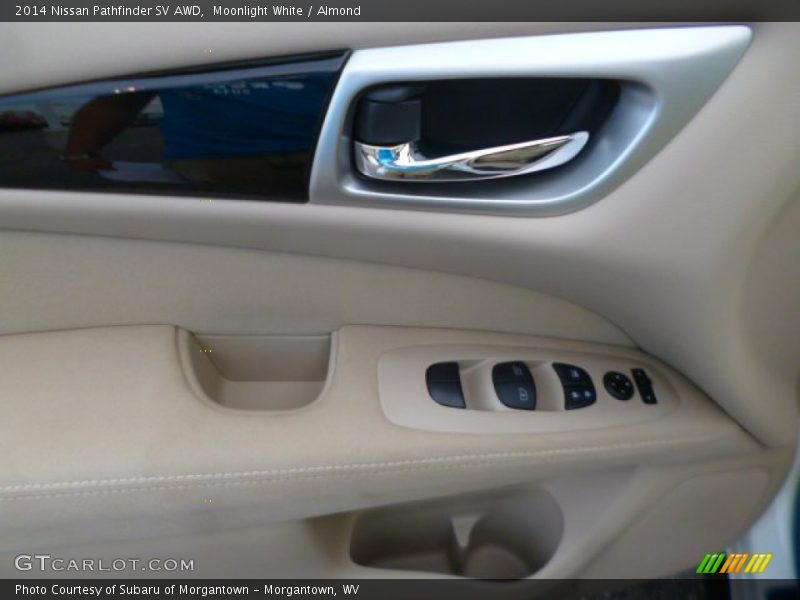 Moonlight White / Almond 2014 Nissan Pathfinder SV AWD