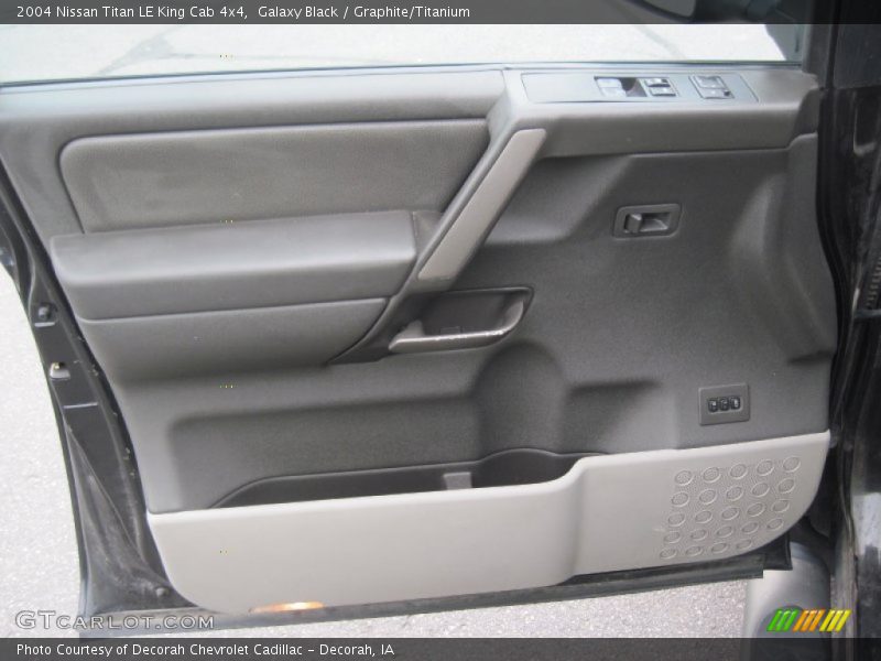 Galaxy Black / Graphite/Titanium 2004 Nissan Titan LE King Cab 4x4