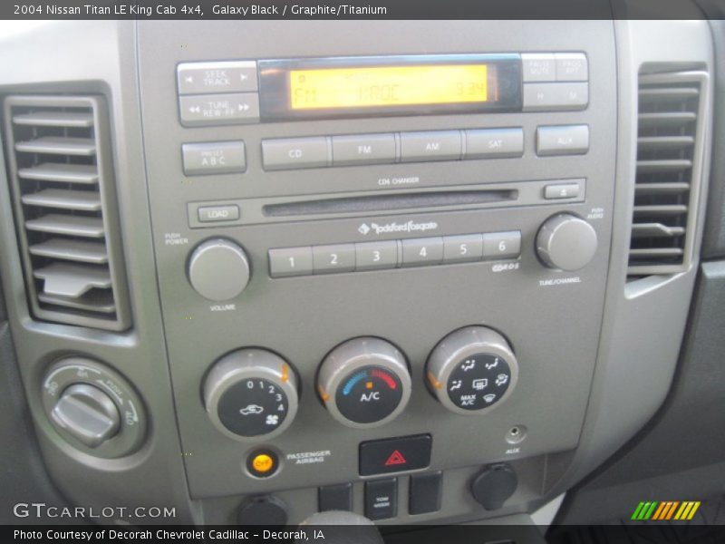 Galaxy Black / Graphite/Titanium 2004 Nissan Titan LE King Cab 4x4