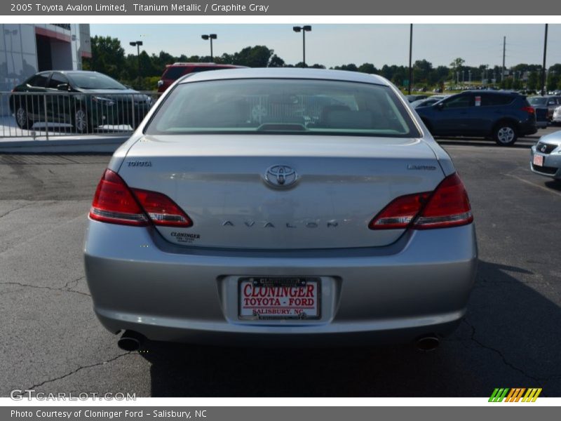 Titanium Metallic / Graphite Gray 2005 Toyota Avalon Limited