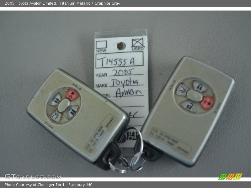 Titanium Metallic / Graphite Gray 2005 Toyota Avalon Limited