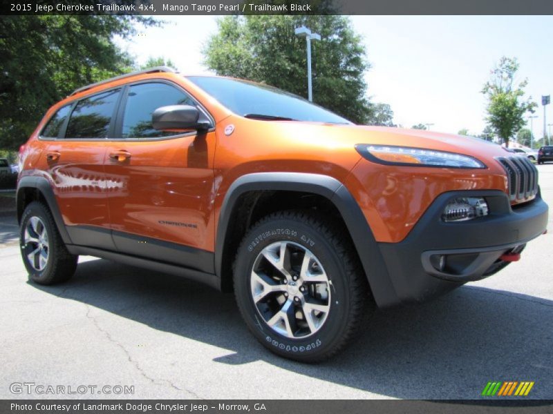 Front 3/4 View of 2015 Cherokee Trailhawk 4x4
