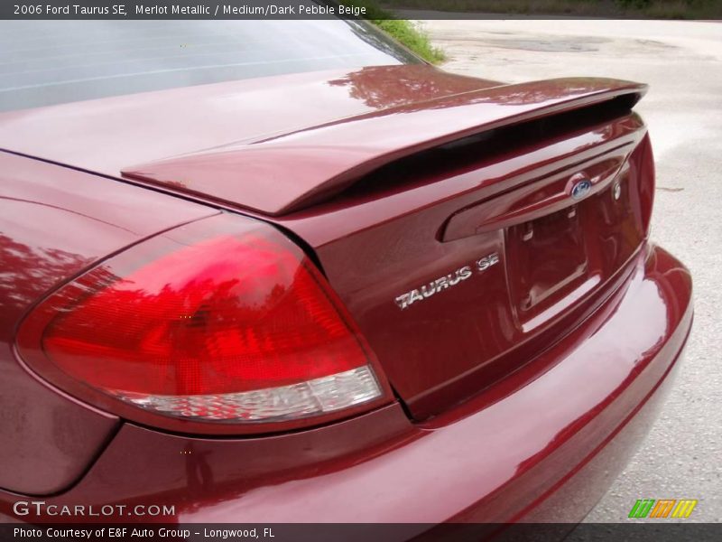 Merlot Metallic / Medium/Dark Pebble Beige 2006 Ford Taurus SE