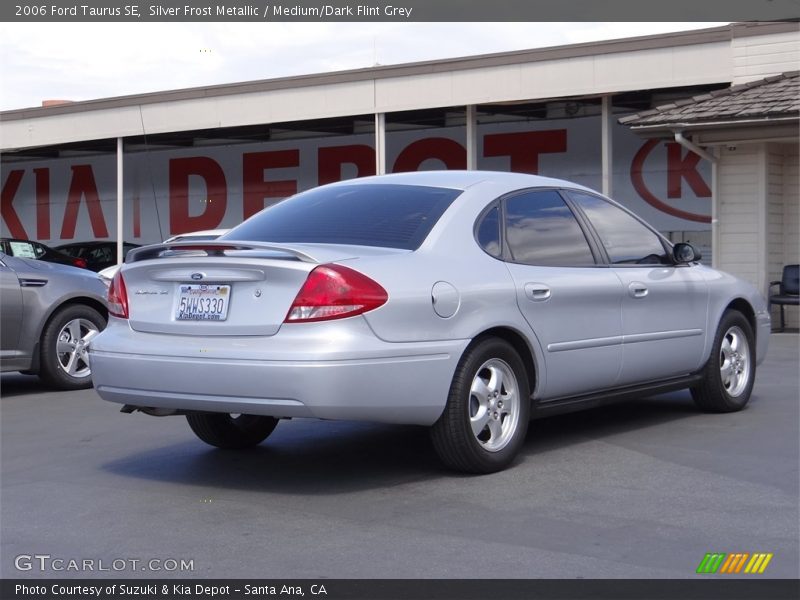 Silver Frost Metallic / Medium/Dark Flint Grey 2006 Ford Taurus SE