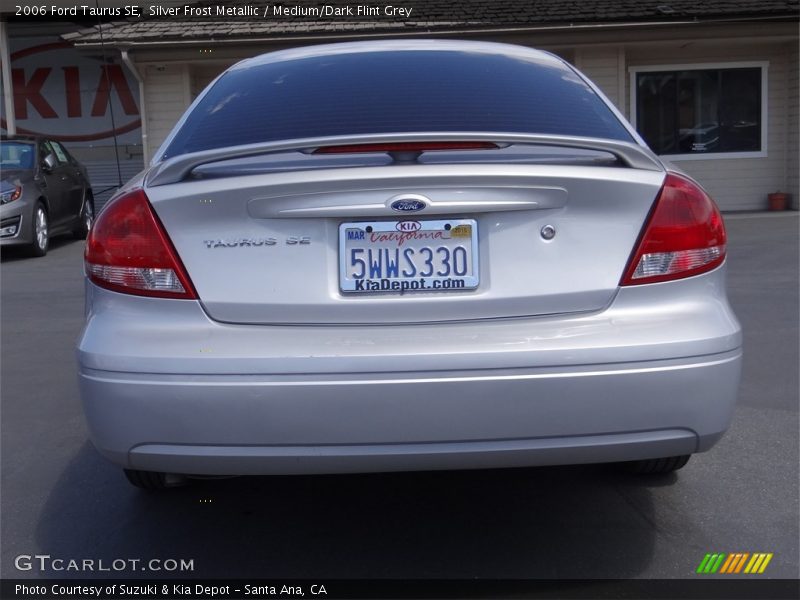 Silver Frost Metallic / Medium/Dark Flint Grey 2006 Ford Taurus SE