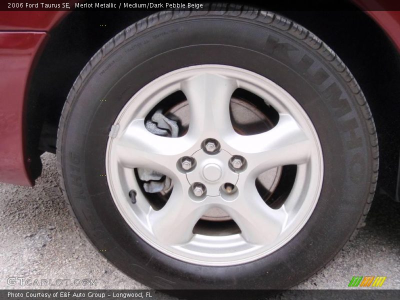 Merlot Metallic / Medium/Dark Pebble Beige 2006 Ford Taurus SE