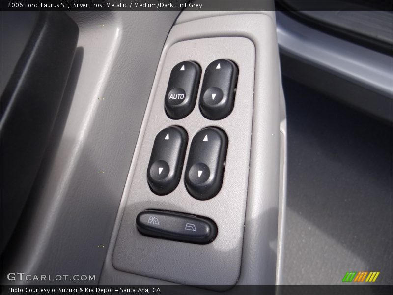 Silver Frost Metallic / Medium/Dark Flint Grey 2006 Ford Taurus SE