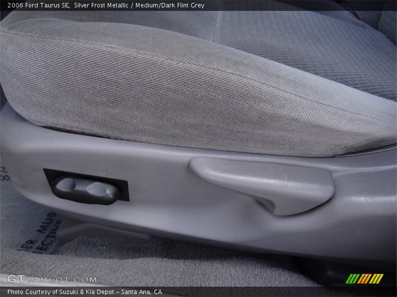 Silver Frost Metallic / Medium/Dark Flint Grey 2006 Ford Taurus SE