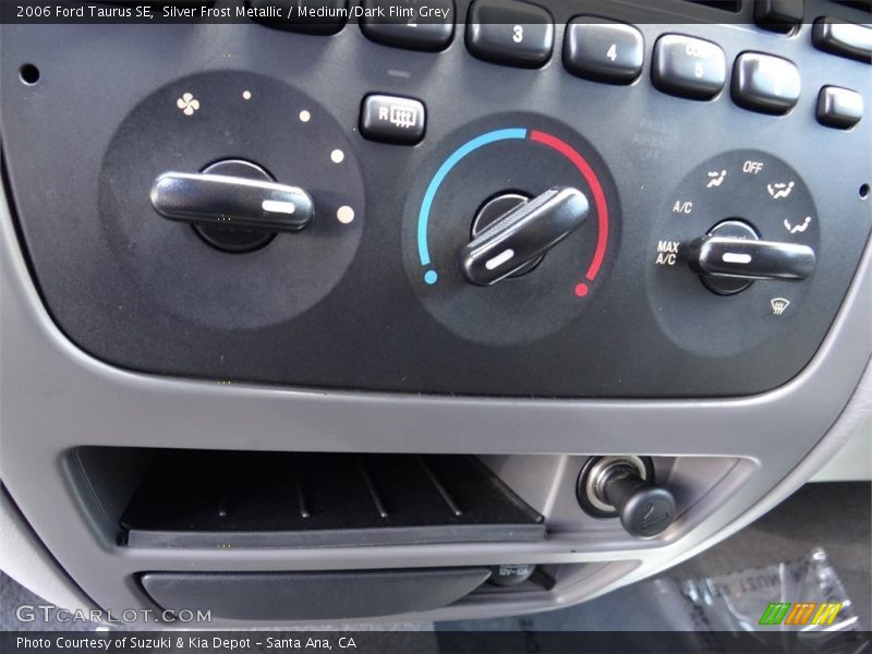 Silver Frost Metallic / Medium/Dark Flint Grey 2006 Ford Taurus SE