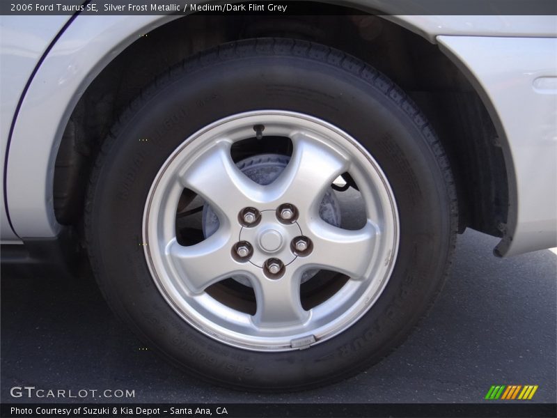 Silver Frost Metallic / Medium/Dark Flint Grey 2006 Ford Taurus SE