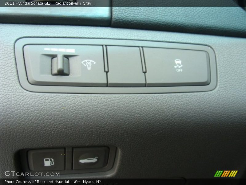 Radiant Silver / Gray 2011 Hyundai Sonata GLS