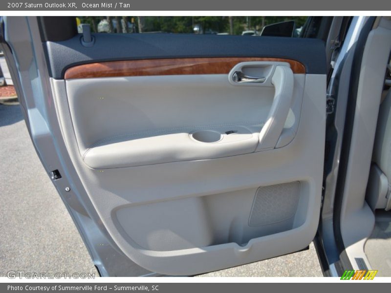 Ocean Mist / Tan 2007 Saturn Outlook XR