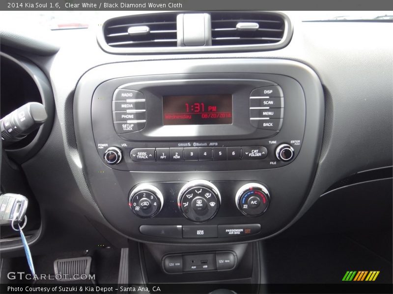 Clear White / Black Diamond Woven Cloth 2014 Kia Soul 1.6