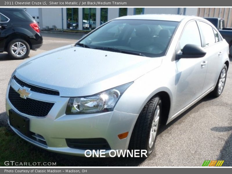 Silver Ice Metallic / Jet Black/Medium Titanium 2011 Chevrolet Cruze LS