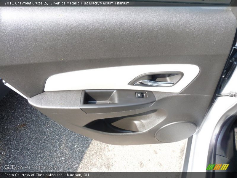Silver Ice Metallic / Jet Black/Medium Titanium 2011 Chevrolet Cruze LS
