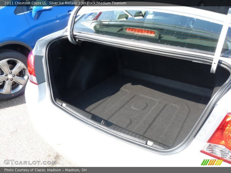 Silver Ice Metallic / Jet Black/Medium Titanium 2011 Chevrolet Cruze LS