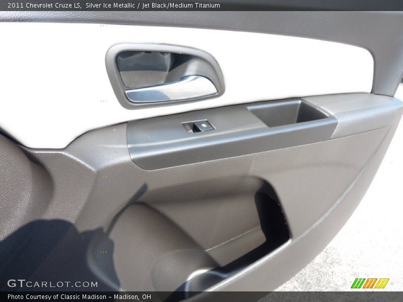 Silver Ice Metallic / Jet Black/Medium Titanium 2011 Chevrolet Cruze LS