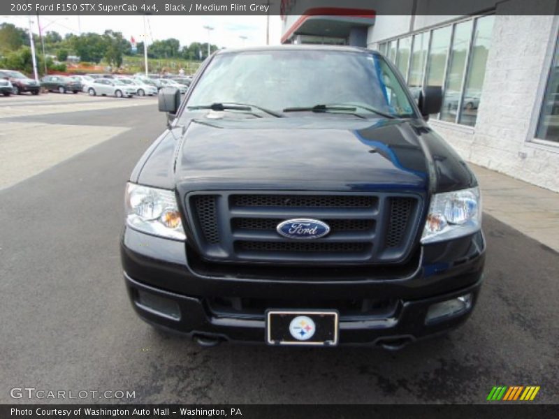 Black / Medium Flint Grey 2005 Ford F150 STX SuperCab 4x4