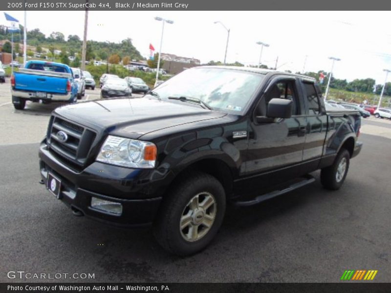 Black / Medium Flint Grey 2005 Ford F150 STX SuperCab 4x4