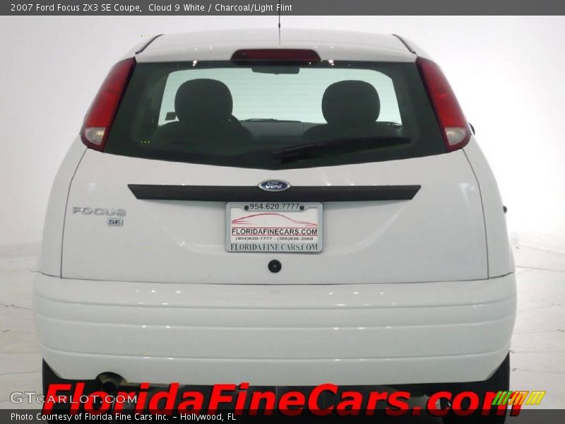 Cloud 9 White / Charcoal/Light Flint 2007 Ford Focus ZX3 SE Coupe