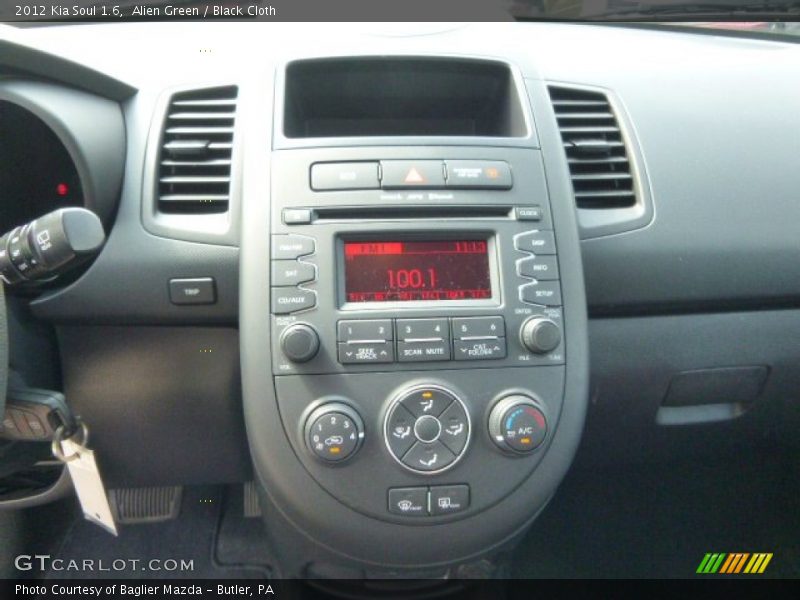 Alien Green / Black Cloth 2012 Kia Soul 1.6