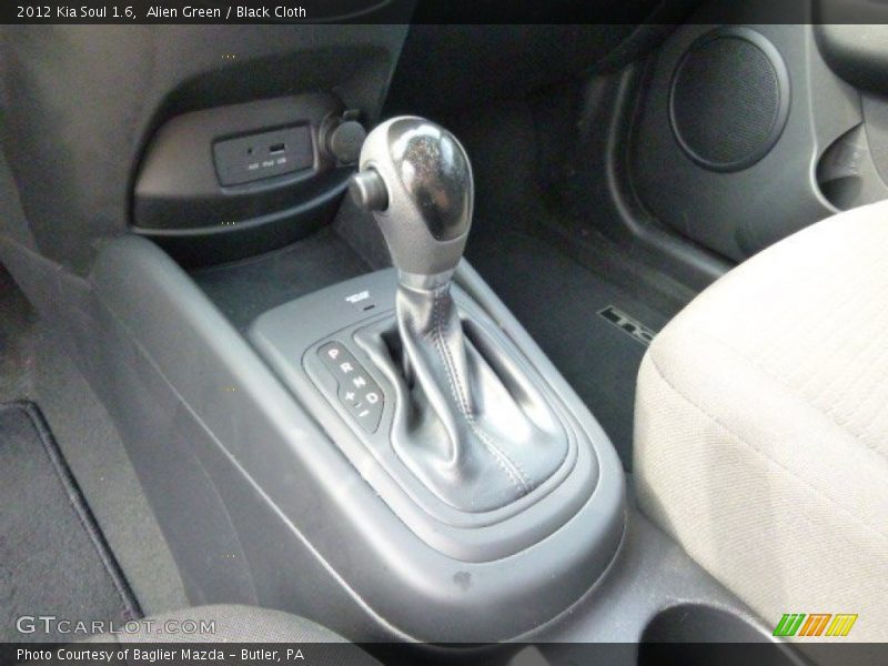 Alien Green / Black Cloth 2012 Kia Soul 1.6