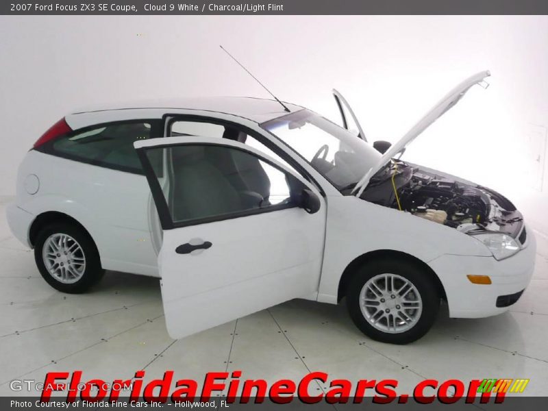 Cloud 9 White / Charcoal/Light Flint 2007 Ford Focus ZX3 SE Coupe