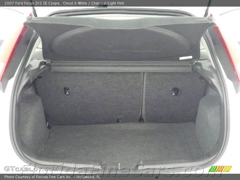 Cloud 9 White / Charcoal/Light Flint 2007 Ford Focus ZX3 SE Coupe
