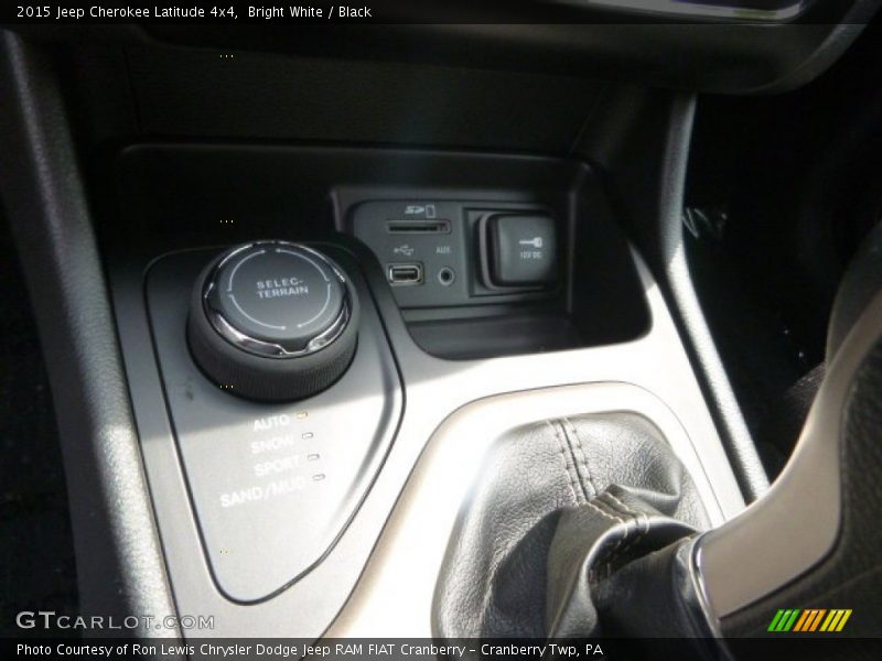 Bright White / Black 2015 Jeep Cherokee Latitude 4x4