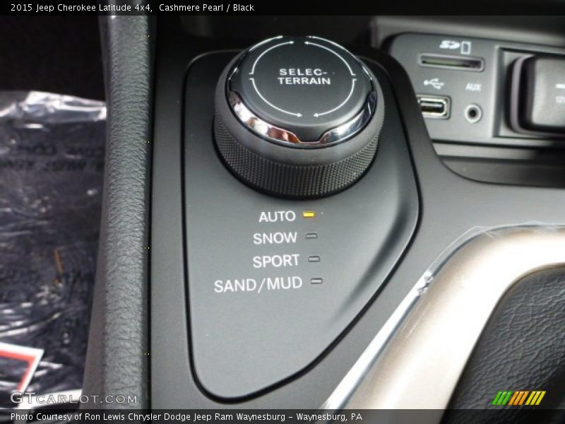 Cashmere Pearl / Black 2015 Jeep Cherokee Latitude 4x4