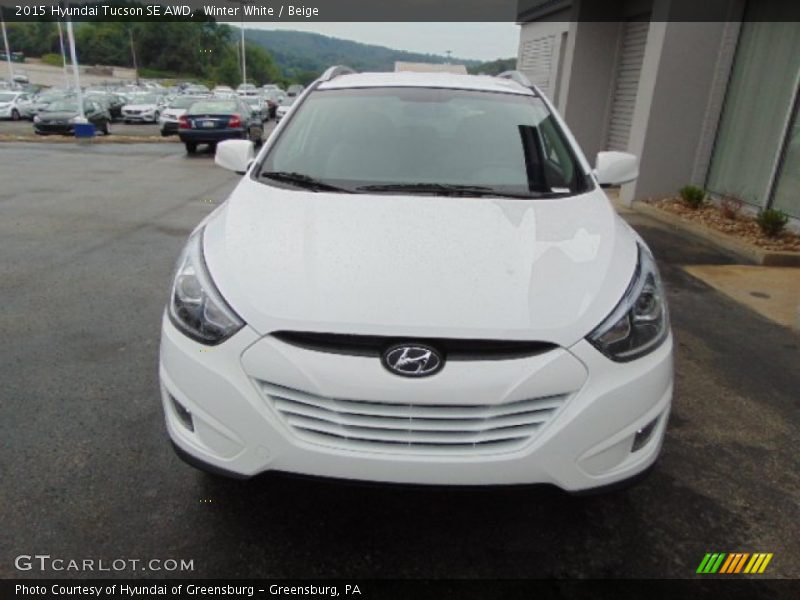 Winter White / Beige 2015 Hyundai Tucson SE AWD