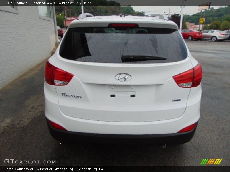 Winter White / Beige 2015 Hyundai Tucson SE AWD