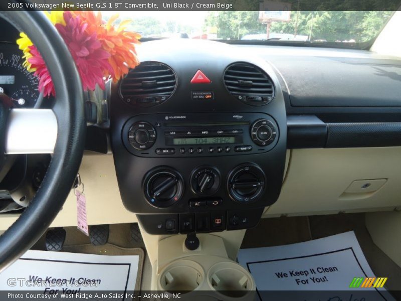 Uni Black / Cream Beige 2005 Volkswagen New Beetle GLS 1.8T Convertible