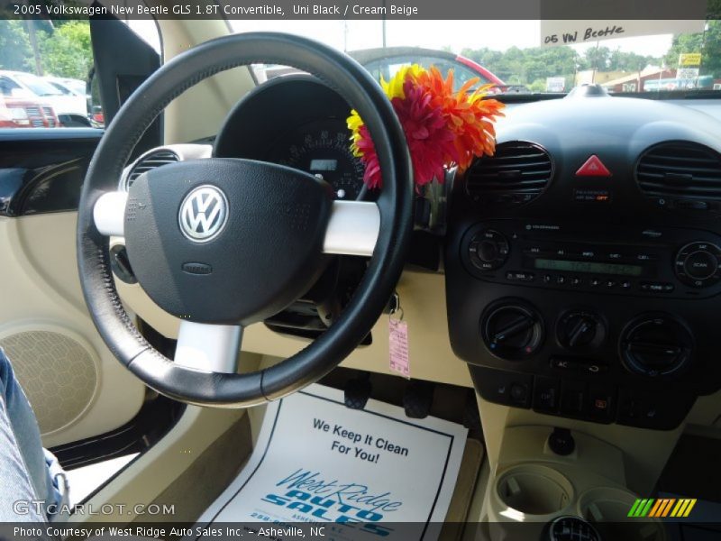 Uni Black / Cream Beige 2005 Volkswagen New Beetle GLS 1.8T Convertible
