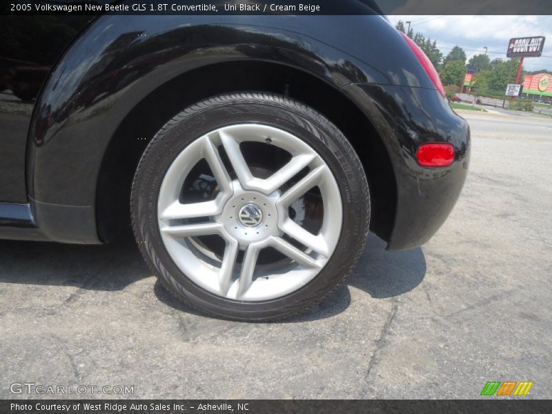 Uni Black / Cream Beige 2005 Volkswagen New Beetle GLS 1.8T Convertible