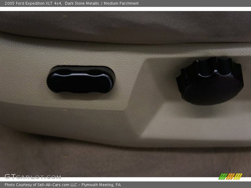 Dark Stone Metallic / Medium Parchment 2005 Ford Expedition XLT 4x4
