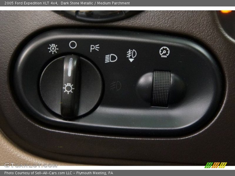 Dark Stone Metallic / Medium Parchment 2005 Ford Expedition XLT 4x4