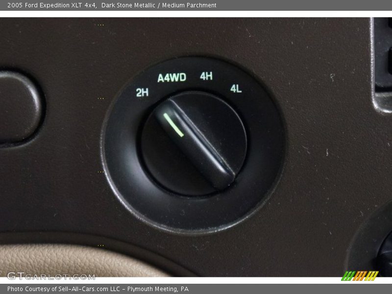 Dark Stone Metallic / Medium Parchment 2005 Ford Expedition XLT 4x4