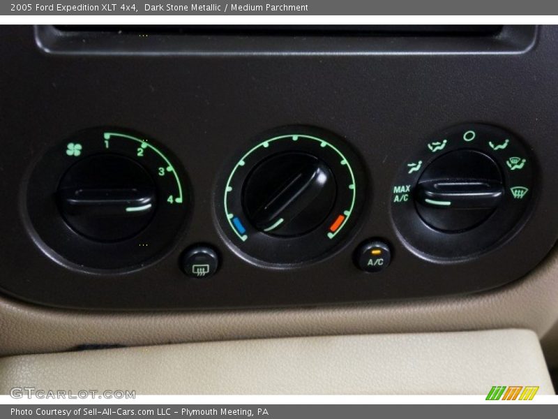 Dark Stone Metallic / Medium Parchment 2005 Ford Expedition XLT 4x4