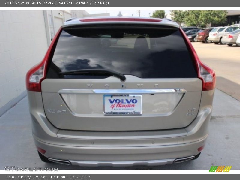 Sea Shell Metallic / Soft Beige 2015 Volvo XC60 T5 Drive-E