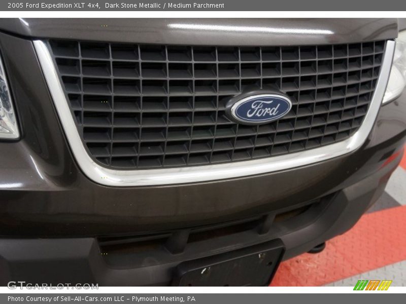 Dark Stone Metallic / Medium Parchment 2005 Ford Expedition XLT 4x4